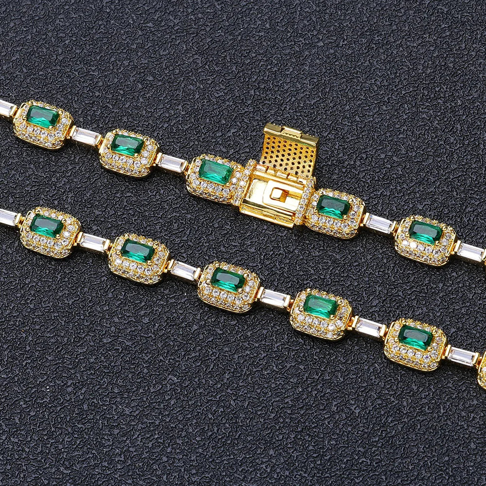 MIMOTTA VAULT in gold tone, close-up of pavé box clasp