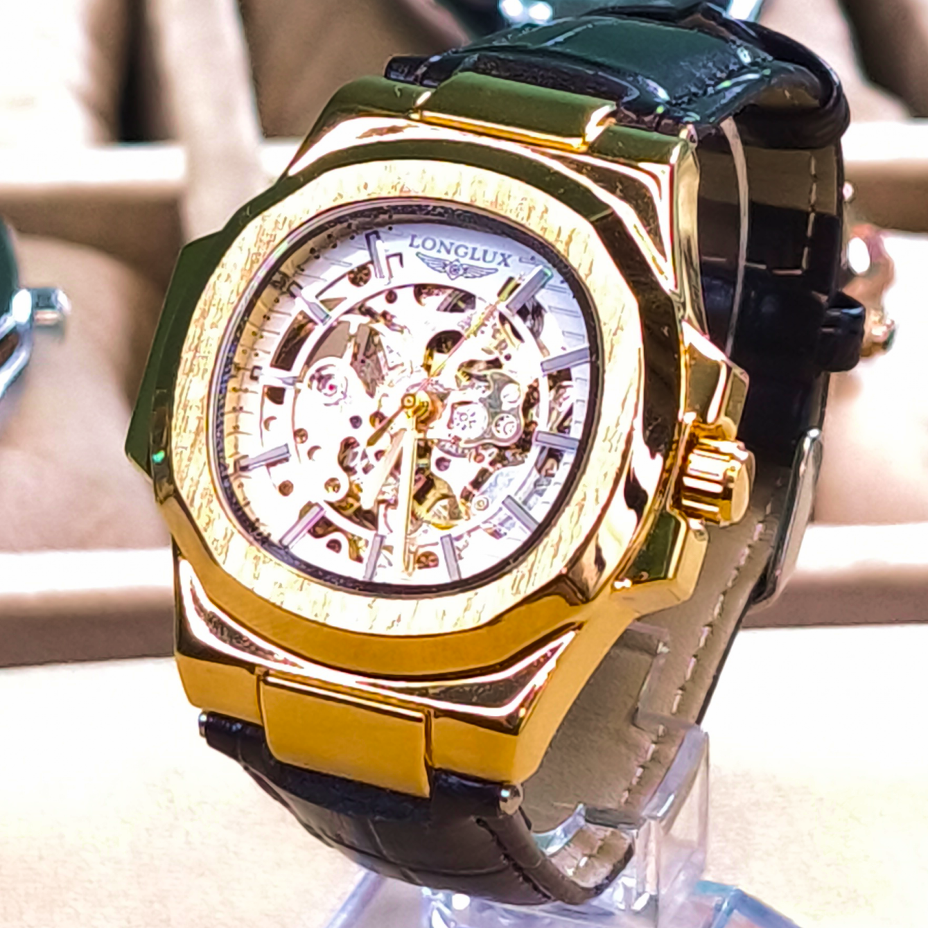 First-Class Men's Watch Throne