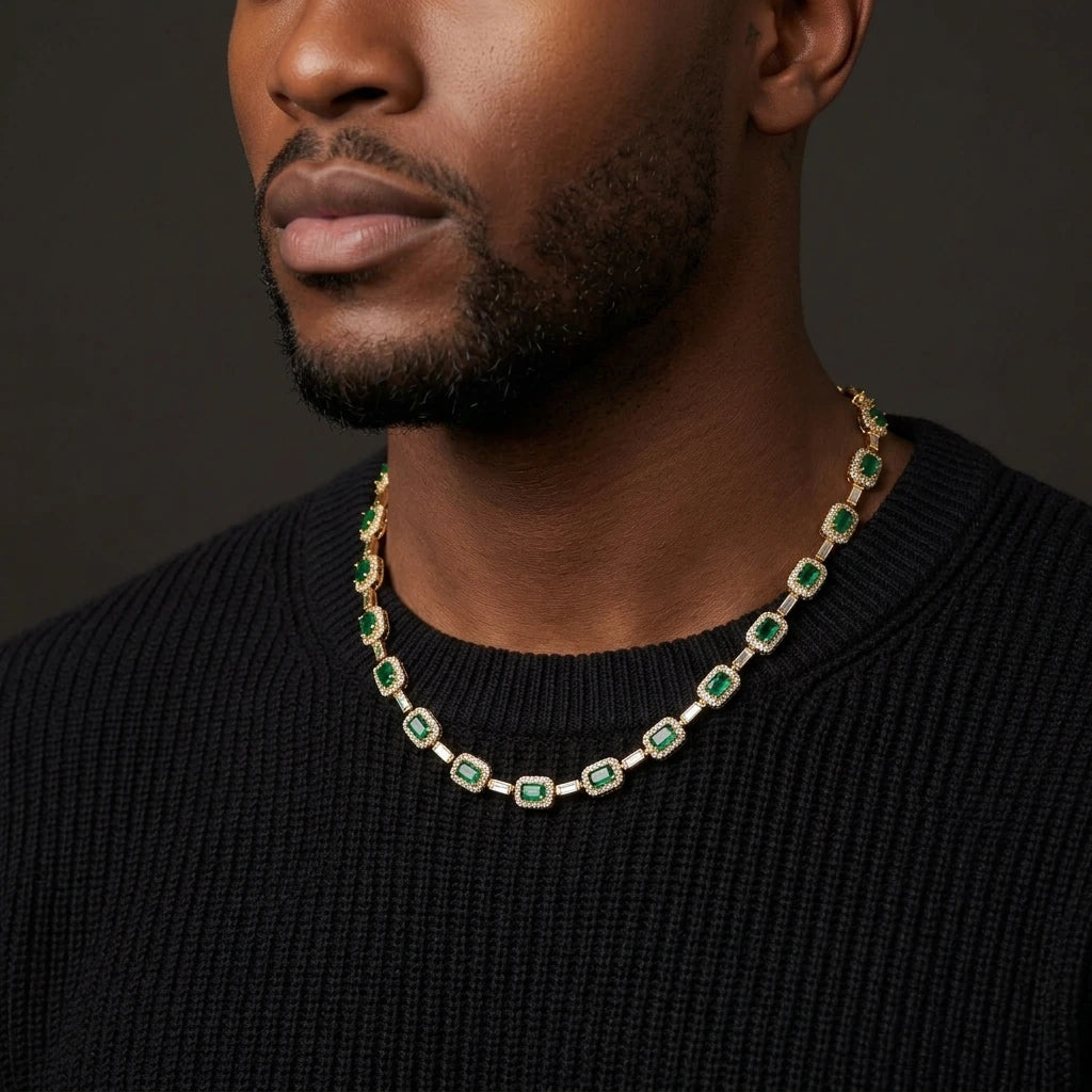 MIMOTTA VAULT necklace worn on the neck, three-quarter view